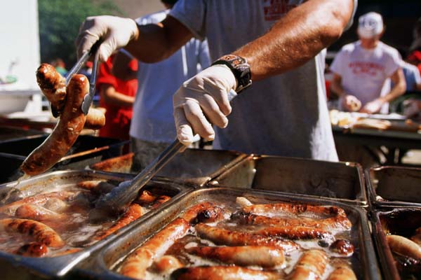 Terrific tailgating: 4 tips for throwing the best Badger-themed party around