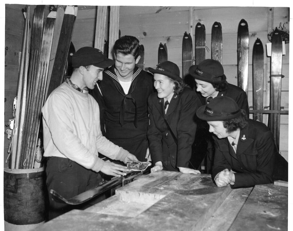 Black and white image of members of the Hoofers Ski Club